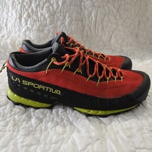LA SPORTIVA HIKING SHOES